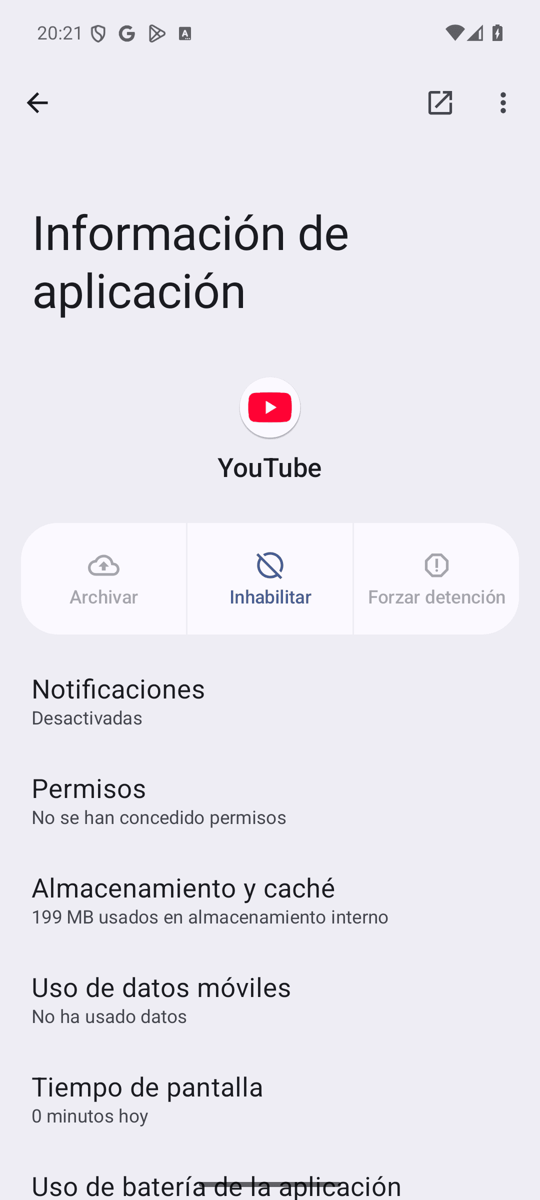 Información de aplicación de YouTube con los botones Archivar en gris, Inhabilitar y Forzar detención