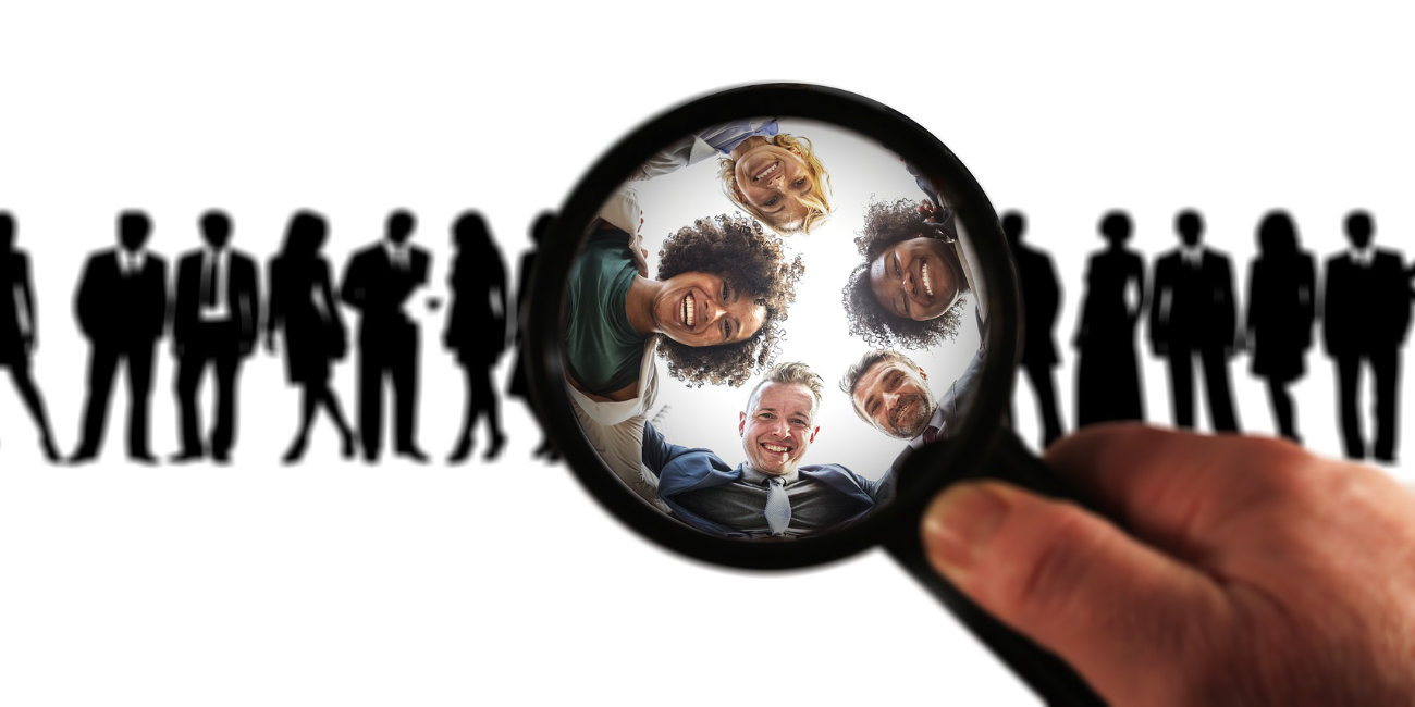 ¿Se puede buscar a una persona por su foto?